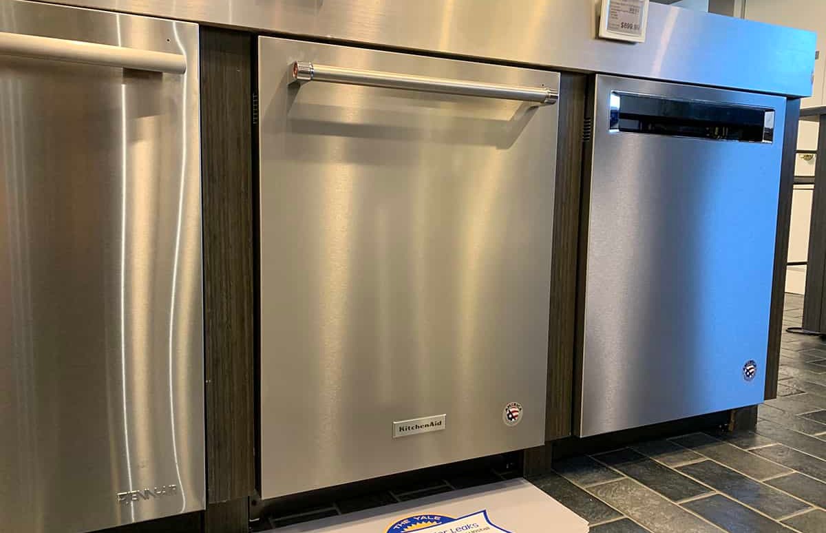The KitchenAid KDTE334GPS Dishwasher Review (Prices / Ratings)